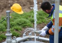 Как оператору правильно проводить промывку водяной скважины: практическое руководство